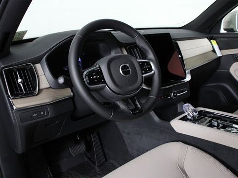 New 2026 Volvo XC90 T8 Plus w/ Protection Package Premier image 8
