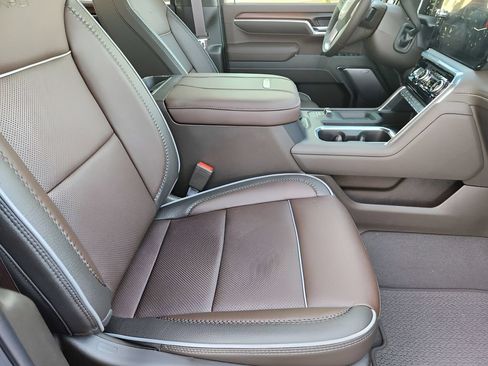 New 2026 GMC Sierra 2500 Denali w/ Denali Reserve Package AWD/4WD image 9