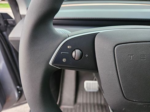 Used 2026 Tesla Model Y 2WD image 21