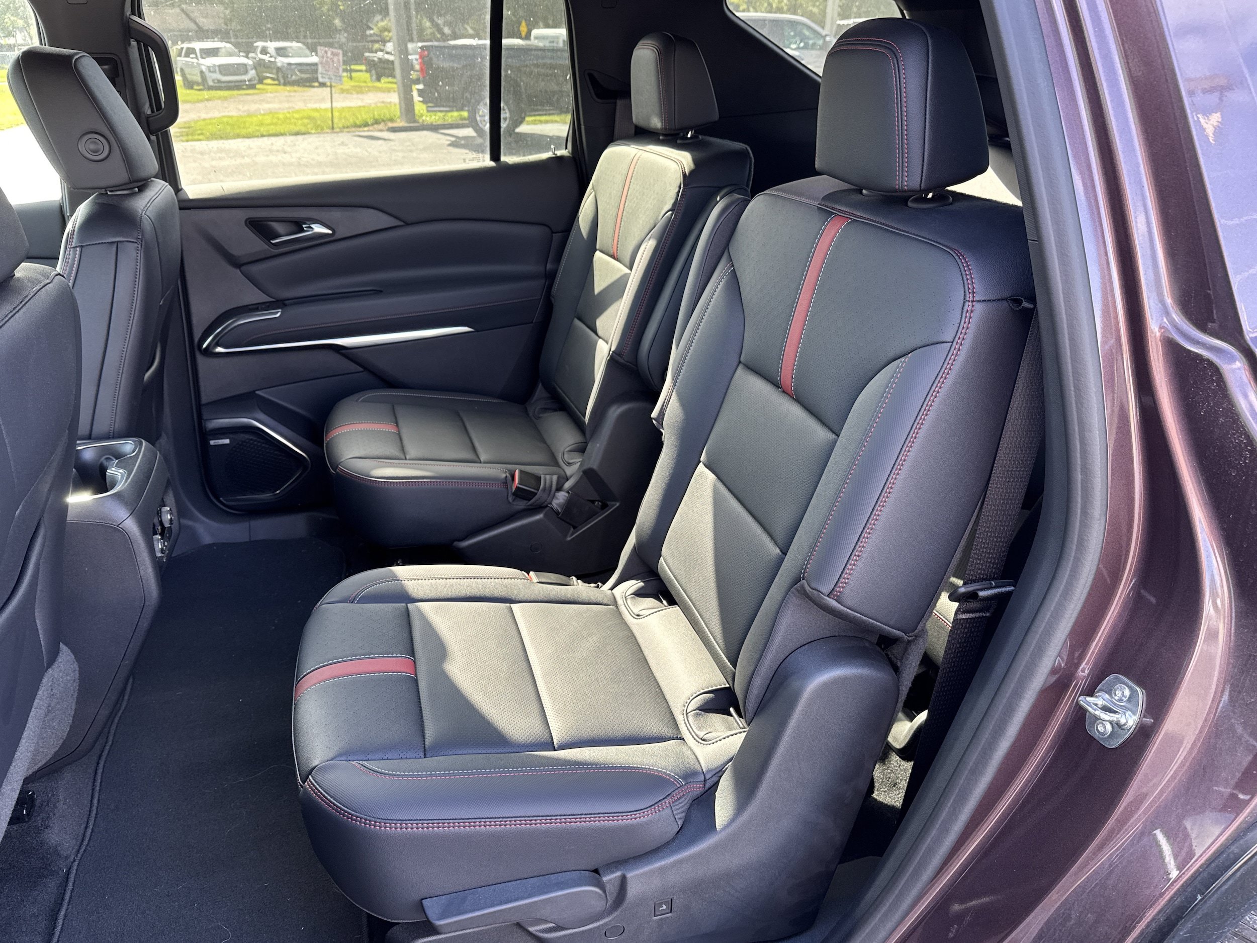 Used 2024 Chevrolet Traverse RS FWD image 23