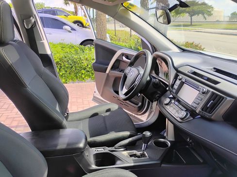 Used 2014 Toyota RAV4 XLE AWD/4WD image 34