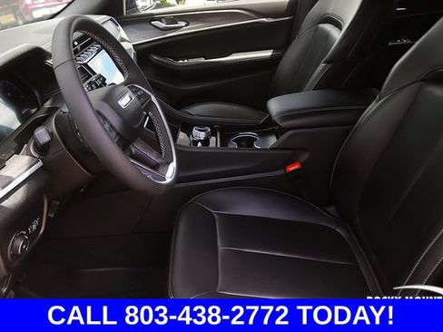 Used 2025 Jeep Grand Cherokee Limited AWD/4WD image 14