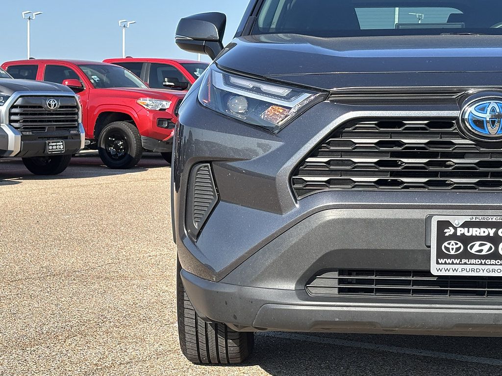Used 2022 Toyota RAV4 XLE w/ Convenience Package AWD/4WD image 5