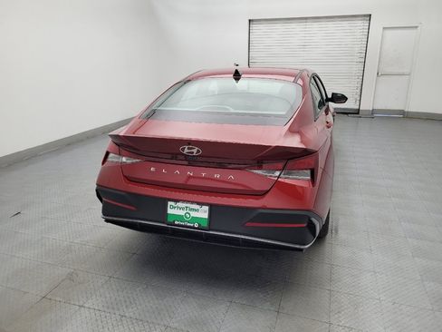 Used 2025 Hyundai Elantra SE w/ Cargo Package FWD image 7