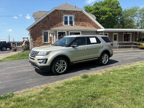 Used 2017 Ford Explorer XLT w/ Equipment Group 202A image 1