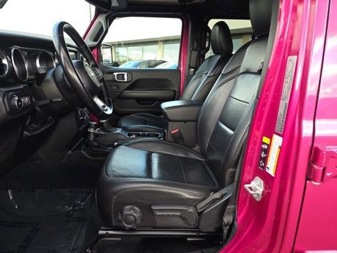 Used 2022 Jeep Wrangler Unlimited Sahara image 12