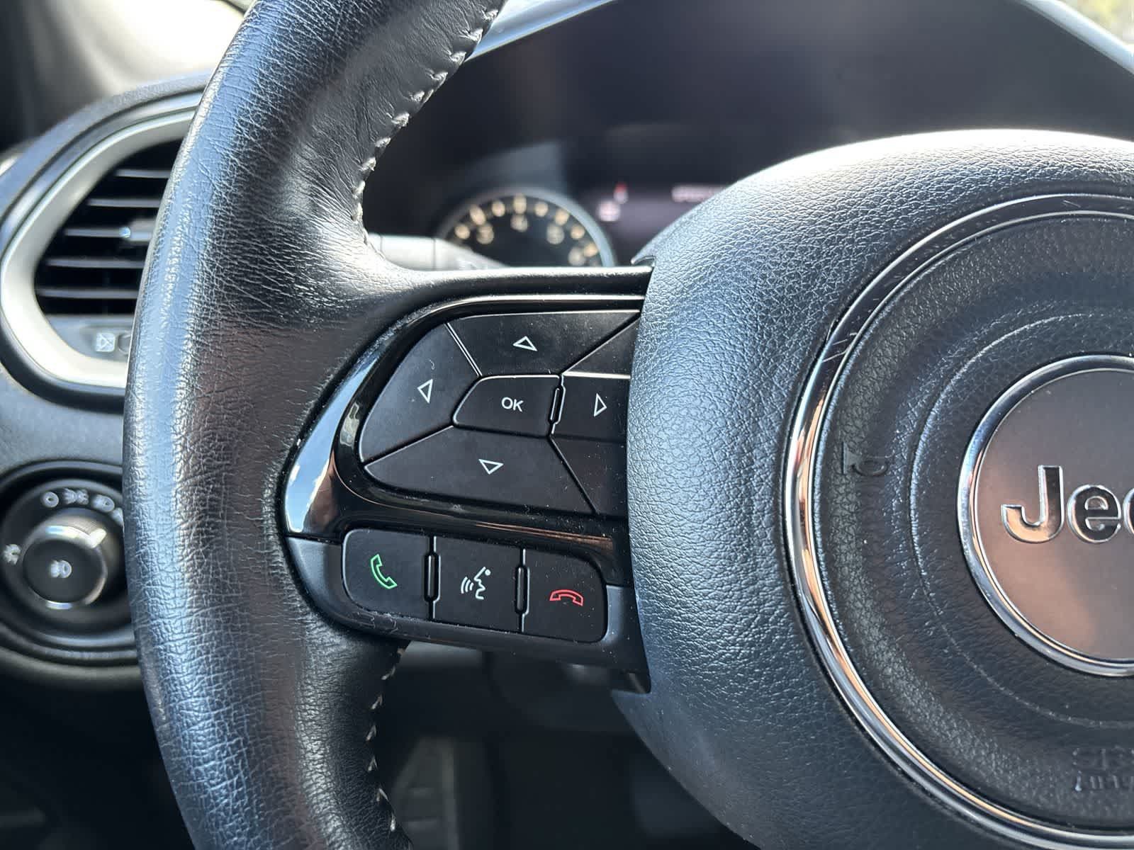 Used 2021 Jeep Renegade Latitude AWD/4WD image 10