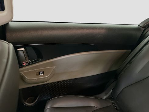Used 2026 Kia Carnival FWD image 31