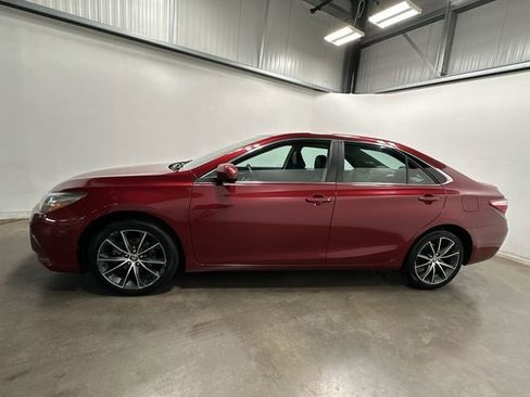 Used 2015 Toyota Camry XSE w/ Moonroof Package image 2