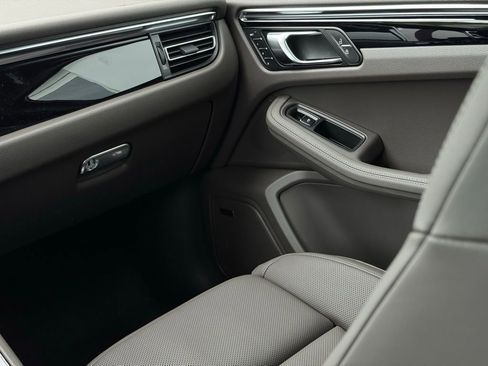 New 2025 Porsche Macan image 34