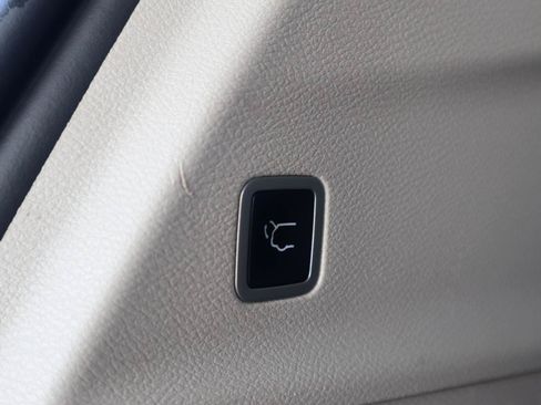 Used 2023 Chrysler Voyager LX FWD image 50