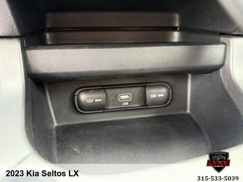 Used 2023 Kia Seltos LX AWD/4WD image 14