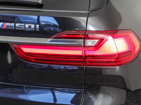 Used 2020 BMW X7 M50i image 9