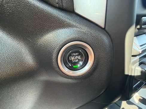 Used 2020 Chevrolet Silverado 1500 LTZ AWD/4WD image 38