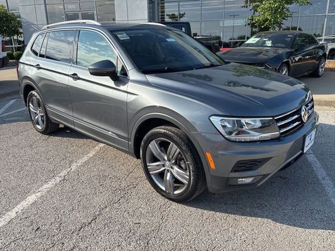 Used 2020 Volkswagen Tiguan SEL AWD/4WD image 6