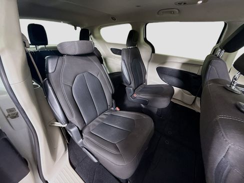 Used 2023 Chrysler Voyager LX image 26