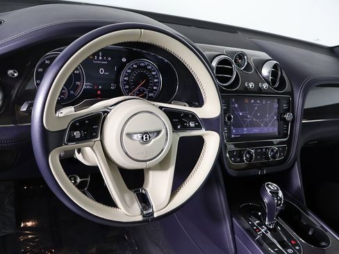 Used 2019 Bentley Bentayga V8 image 29