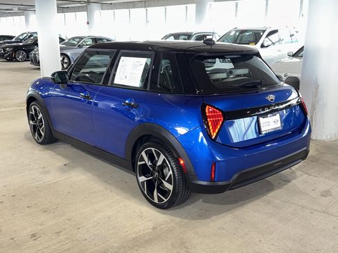 Used 2025 MINI Cooper 4-Door Hardtop FWD image 6