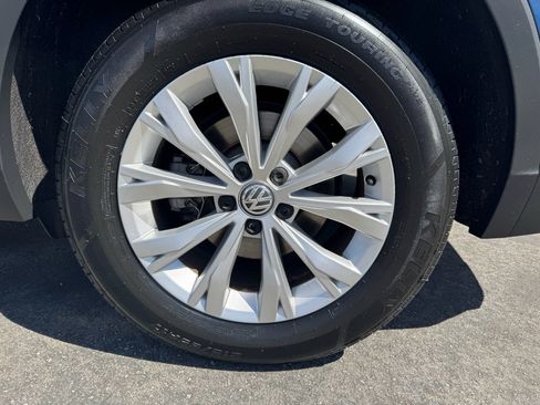 Used 2020 Volkswagen Tiguan S image 10