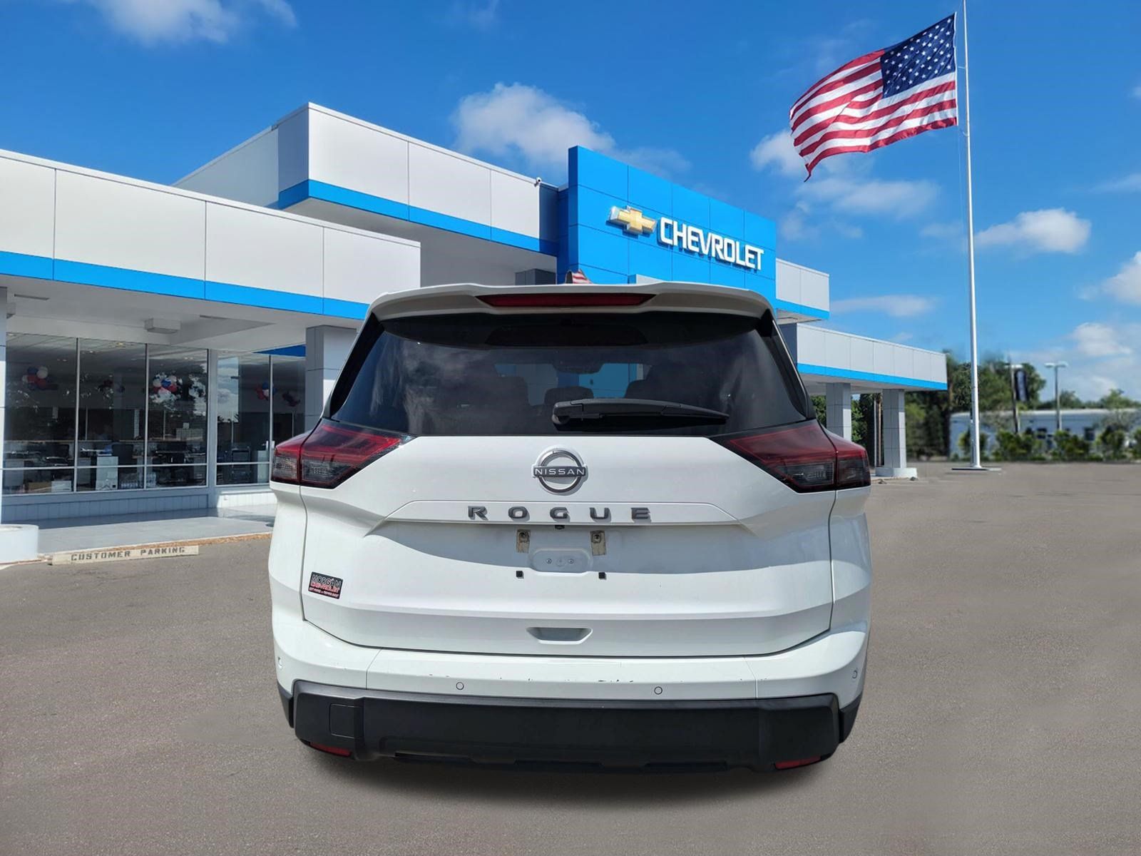 Used 2024 Nissan Rogue S FWD image 4