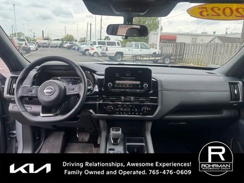 Used 2025 Nissan Pathfinder Rock Creek image 11