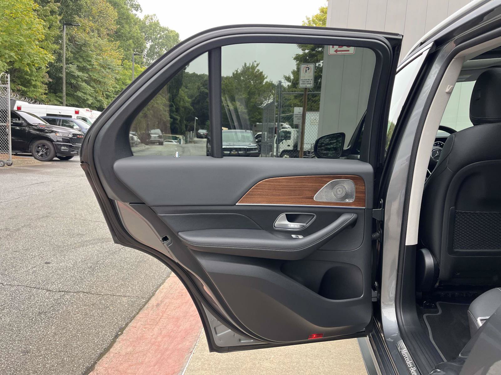 Certified 2025 Mercedes-Benz GLE 350 4MATIC image 41