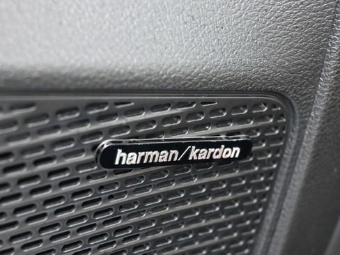 Used 2024 Chrysler Pacifica Pinnacle image 38