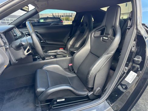 Used 2012 Nissan GT-R Premium image 12
