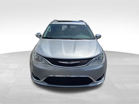 Used 2017 Chrysler Pacifica Limited FWD image 2