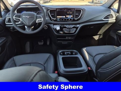 New 2026 Chrysler Pacifica Select image 13