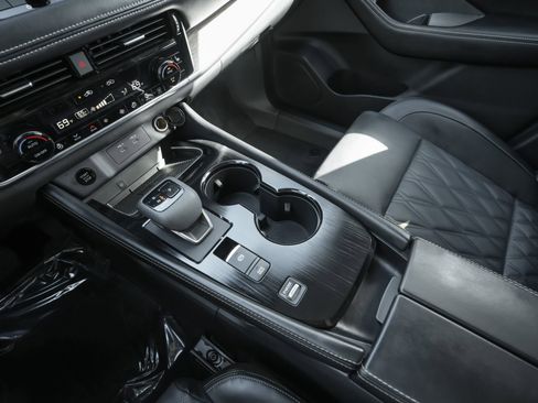 Used 2025 Nissan Rogue Platinum w/ Platinum Premium Package image 10