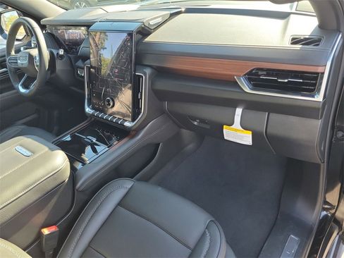 Used 2025 GMC Yukon XL Denali w/ Sun & Power Step Package image 30