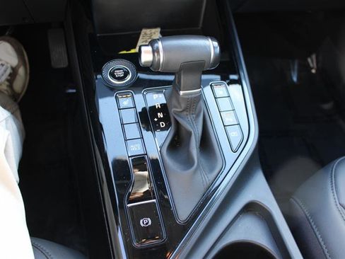 Used 2023 Kia Niro EX image 18