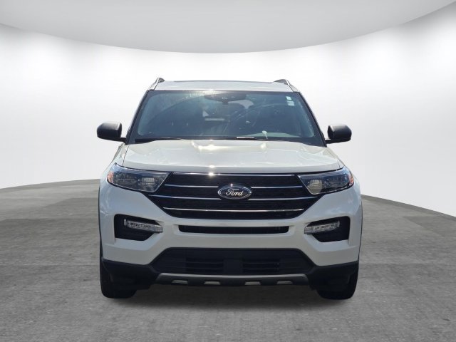 Used 2021 Ford Explorer XLT w/ Equipment Group 202A AWD/4WD image 2