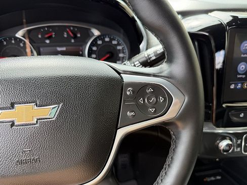 Used 2023 Chevrolet Traverse LT FWD image 12
