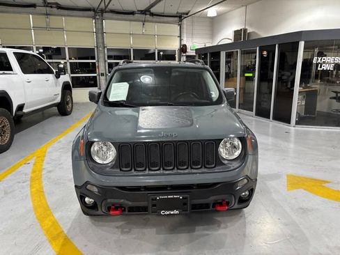 Used 2017 Jeep Renegade Trailhawk AWD/4WD image 3