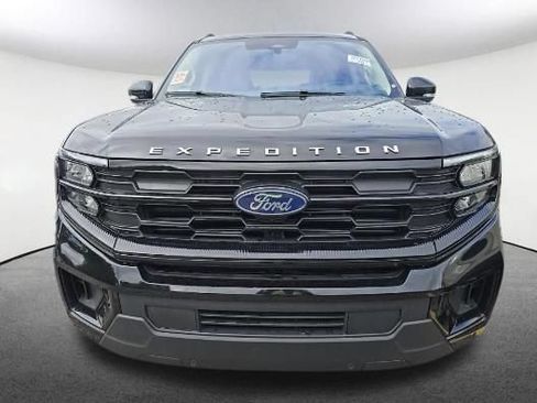 Used 2025 Ford Expedition Active RWD image 2
