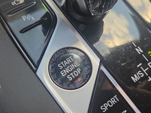 Used 2022 BMW X7 xDrive40i w/ M Sport Package AWD/4WD image 36