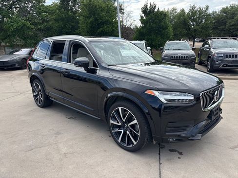 Used 2022 Volvo XC90 T6 Momentum w/ Advanced Package image 3