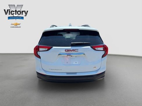 Used 2024 GMC Terrain SLE w/ Driver Convenience Package FWD image 6