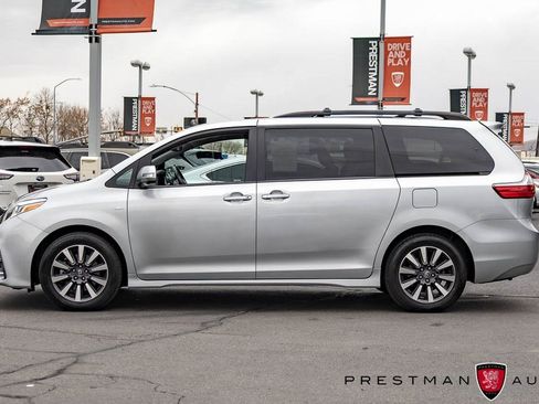 Used 2020 Toyota Sienna Limited image 17