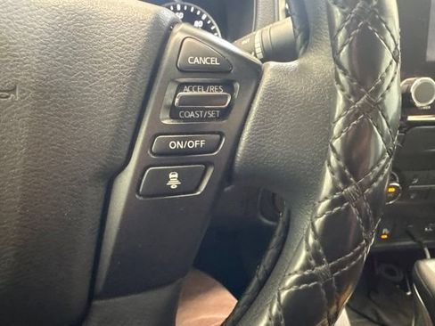 Used 2022 Nissan Frontier SV w/ Technology Package RWD image 12