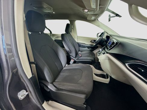 Used 2019 Chrysler Pacifica LX w/ Tire & Wheel Group image 27