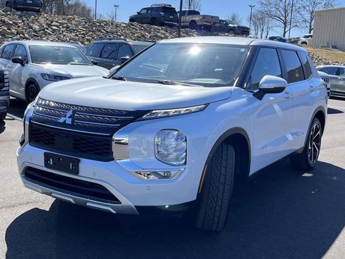 Used 2024 Mitsubishi Outlander SE Black Edition image 6