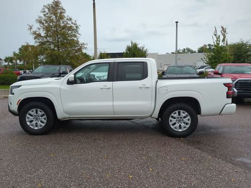 Used 2022 Nissan Frontier SV AWD/4WD image 3