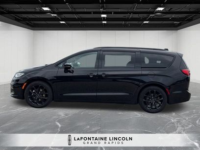 Used 2025 Chrysler Pacifica Limited