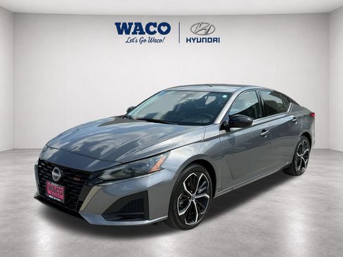 Used 2024 Nissan Altima 2.5 SR FWD image 3
