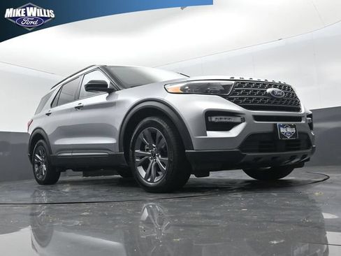Used 2024 Ford Explorer XLT w/ Equipment Group 202A RWD image 17