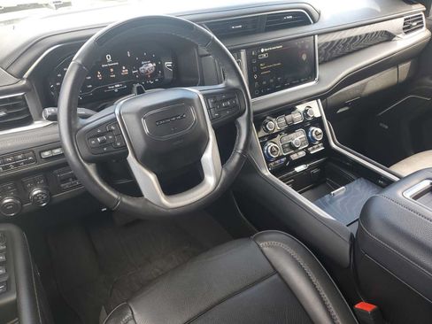 Used 2023 GMC Yukon Denali w/ Advanced Technology Package AWD/4WD image 18