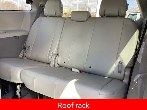 Used 2014 Toyota Sienna XLE image 17